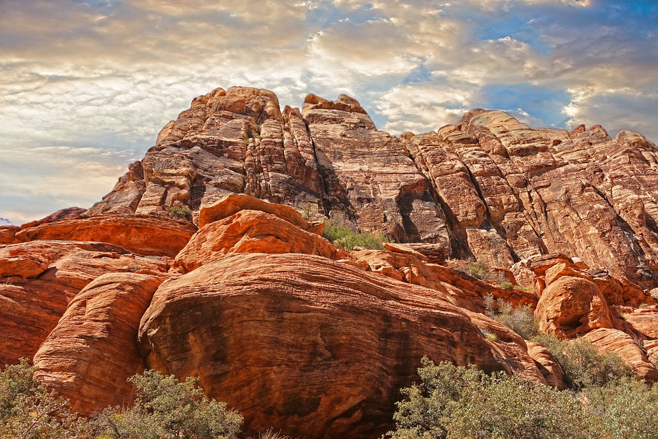 In microcosm of sand, the writer-geologist conjures up the entire universe